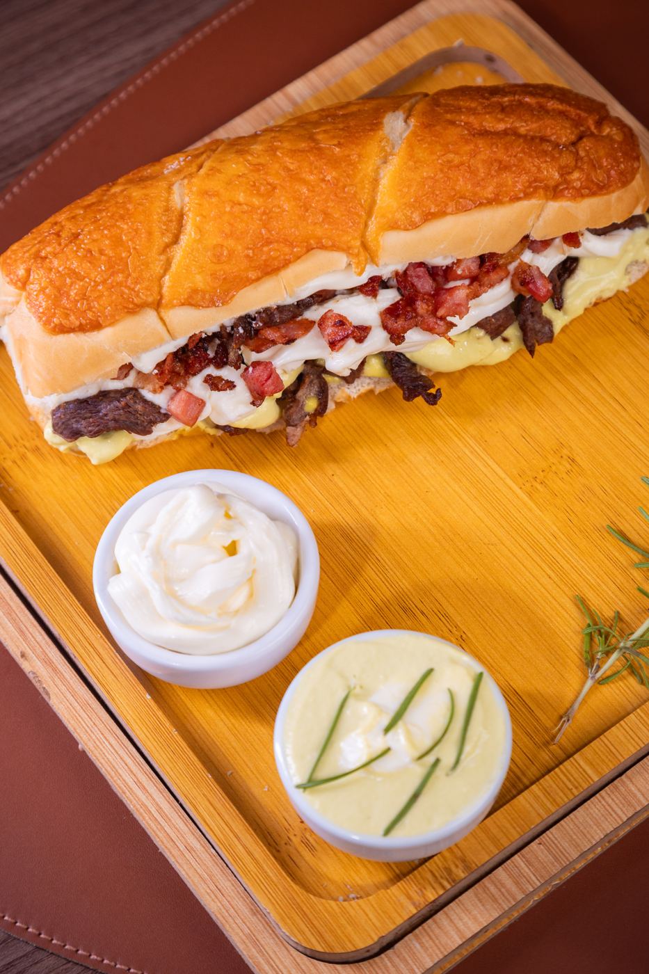 Baguete com carne e bacon